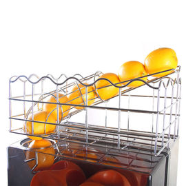Juicer anaranjado automático de Zumex para los pomelos, granadas para los cafés