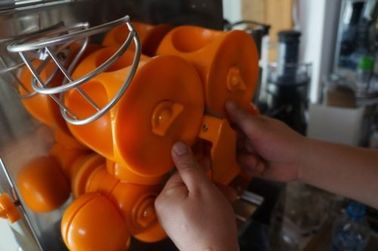 Almacene la máquina anaranjada comercial del Juicer, Juicer automático del exprimidor anaranjado del acero inoxidable
